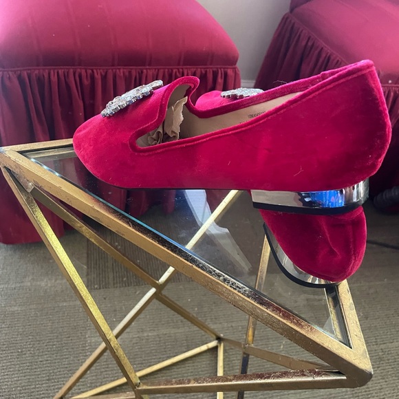 Cato Crushed Red Velvet Flats  Faux Suede Loafers Womens 10M w Rhinestone Broach - Picture 15 of 15